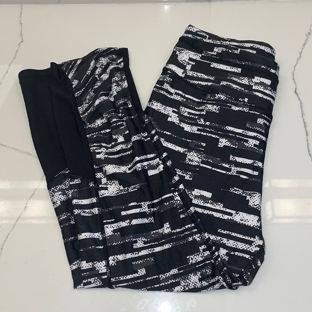 Kyodan 3/4 crop leggings with mesh details